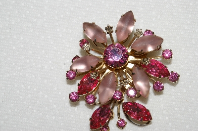 **MBA #E50-148   "Vintage Gold Tone Pink Glass & Pink Rhinestone Brooch"