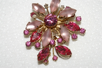**MBA #E50-148   "Vintage Gold Tone Pink Glass & Pink Rhinestone Brooch"