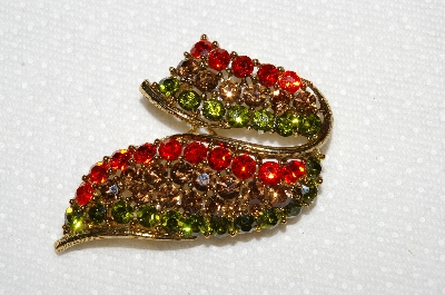 **MBA #E50-132   "Vintage Gold Tone Multi Colored Crystal Rhinestone Pin"