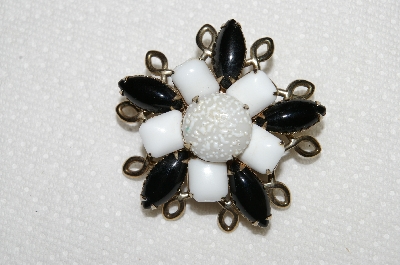 **MBA #E50-095   "Vintage Black & White Glass Stone Pin"