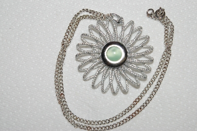 +MBA #E52-126   "Vintage Silvertone Green Glass Stone Pendant & 18" Chain"