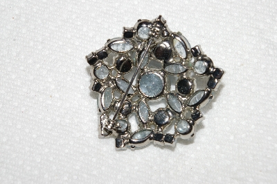 **MBA #E52-238   "Vintage Silvertone Blue Art Glass Pin"