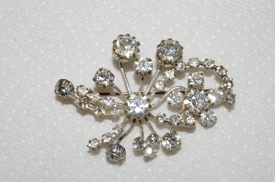 **MBA #E52-140   "Vintage Silvertone Clear Crystal Rhinestone Pin"