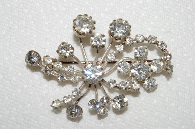 **MBA #E52-140   "Vintage Silvertone Clear Crystal Rhinestone Pin"