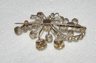 **MBA #E52-140   "Vintage Silvertone Clear Crystal Rhinestone Pin"