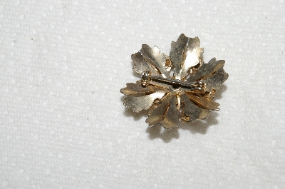 **MBA #E53-232   "Vintage Goldtone Red Crystal Rhinestone & Faux Pearl Flower Pin"