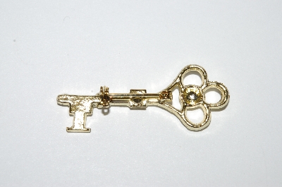 **MBA #E51-327   "Vintage Gold Plated Key Pin"