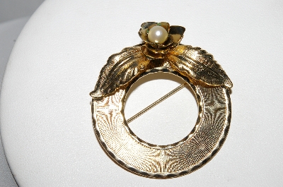 **MBA #E51-198   "Vintage Gold Plated Faux Pearl Round Rose Leaf Pin"