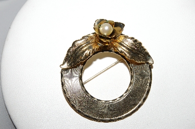 **MBA #E51-198   "Vintage Gold Plated Faux Pearl Round Rose Leaf Pin"