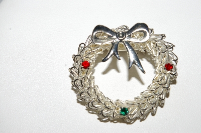 **MBA #E51-172    "Vintage Silvertone Red & Green Rhinestone Wreath Pin"