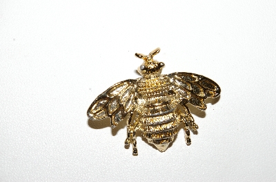 **MBA #E51-236   "Vintage Gold Plated Bee Pin"