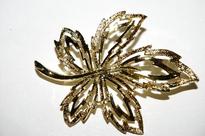 **MBA #E51-240   "Vintage Gold Plated Fancy Leaf Pin"