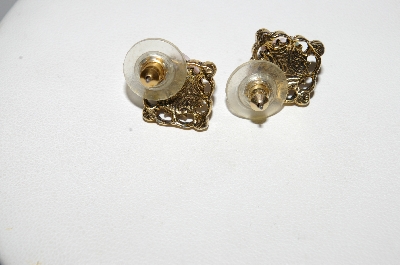 +MBA #E51-033    "Vintage Gold Tone Pink Porcelain Rose & Faux Pearl Pierced Earrings"