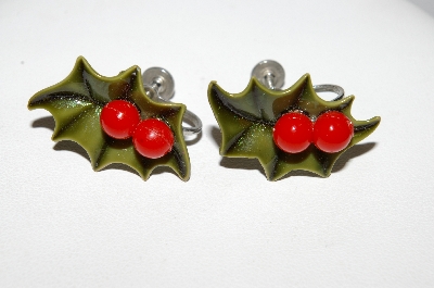 +MBA #E51-007   "Vintage Thermoplastic Holly Leaf & 2 Berry Screw Back Earrings"