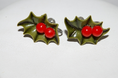 +MBA #E51-007   "Vintage Thermoplastic Holly Leaf & 2 Berry Screw Back Earrings"