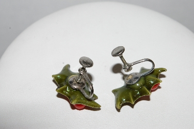 +MBA #E51-007   "Vintage Thermoplastic Holly Leaf & 2 Berry Screw Back Earrings"