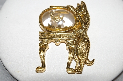 **MBA #E51-023   "Gold Plated Cat & Fish Bowl Pin"