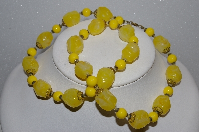 +MBA #E54-110    "Vintage Gold Tone Yellow Lucite Bead Necklace"
