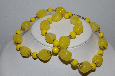 +MBA #E54-110    "Vintage Gold Tone Yellow Lucite Bead Necklace"