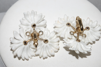 +MBA #E54-188   "Vintage Black & White Thermoplastic Flower Earrings"