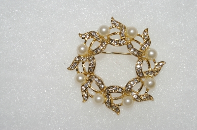 **MBA #E54-282   "Vintage Gold Plated Clear Crystal Rhinestone & Faux Glass Pearl Fancy Wreath Pin"