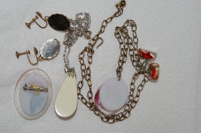 **MBA #E54-210   "Vintage Lot Of 5 Pieces Of Encased Lucite Jewelry"