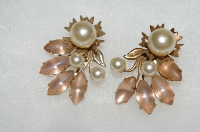 +MBA #E54-290   "Vintage Gold Tone Pink Frosted Glass Stone & Faux Glass Pearl Clip On Earrings"
