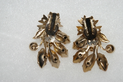 +MBA #E54-290   "Vintage Gold Tone Pink Frosted Glass Stone & Faux Glass Pearl Clip On Earrings"