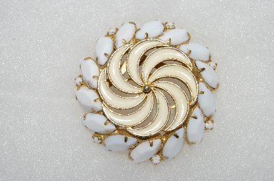 **MBA #E54-029   "Vintage Gold Tone Enameled & White Milk Glass Stone Round Brooch"