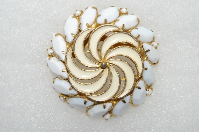 **MBA #E54-029   "Vintage Gold Tone Enameled & White Milk Glass Stone Round Brooch"