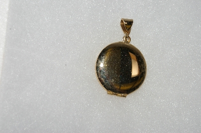 +MBA #E54-036   "Vintage Gold Plated Fancy Leaf Pattern Locket"