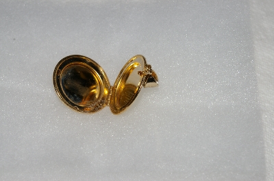 +MBA #E54-036   "Vintage Gold Plated Fancy Leaf Pattern Locket"