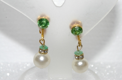 +MBA #E55-067   "Vintage Gold Tone Faux Pearl Clip On Earrings"