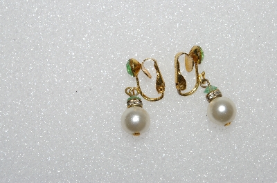 +MBA #E55-067   "Vintage Gold Tone Faux Pearl Clip On Earrings"