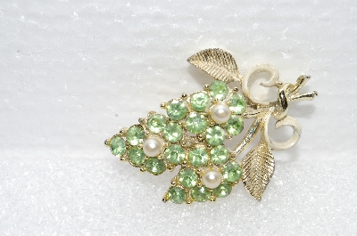 **MBA #E55-163   "Vintage Goldtone Green Crystal Rhinestone & Glass Pearl Pin"