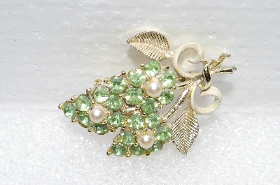 **MBA #E55-163   "Vintage Goldtone Green Crystal Rhinestone & Glass Pearl Pin"