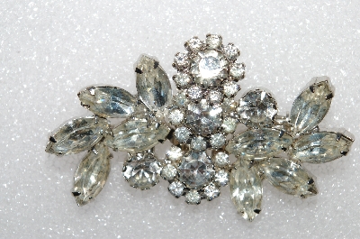 **MBA #E55-122   "Vintage Silvertone Clear Crystal Fancy Rhinestone Brooch"