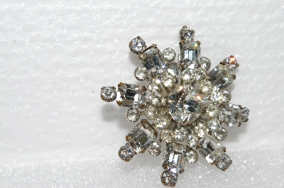 **MBA #E55-140   "Vintage Silvertone Clear Crystal Rhinestone Fancy Pin"