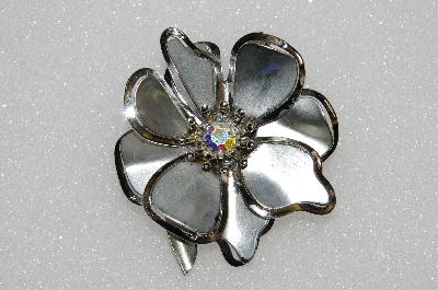 **MBA #E56-215   "Vintage Silvertone Large Flower Pin"