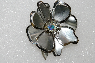 **MBA #E56-215   "Vintage Silvertone Large Flower Pin"