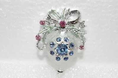 **MBA #E56-231   "Vintage Silvertone Crystal Rhinestone Fancy Christmas Pin"