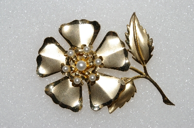 +MBA #S51-512   "Vintage Gold Plated Faux Pearl Flower Brooch"