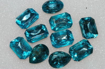 +MBA #S25-181   "Vintage Lot Of 10 Aqua Blue Large Faceted Glass Rhinestones"