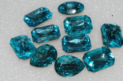 +MBA #S25-181   "Vintage Lot Of 10 Aqua Blue Large Faceted Glass Rhinestones"