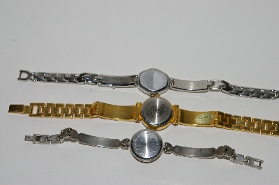 + MBA #S28-298  "Lot Of 3 Older  Ladies Watch's