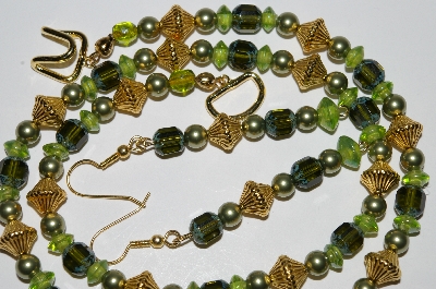 +MBA #B2-033  "Vintage Green Glass Bead & Pearl Necklace & Earring Set"