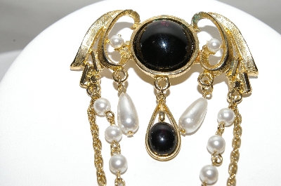 +MBA #88-190  "Unsigned Vintage Gold Tone Black Stone & White Glass Pear Brooch