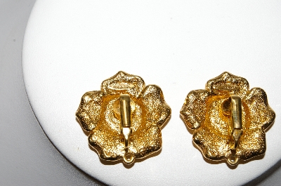 +MBA #88-347  "Vintage Avon Gold Tone Flower Clip On Earrings"