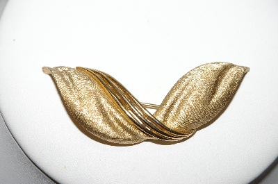 +MBA #88-620  "Trifari Gold Tone Pin"