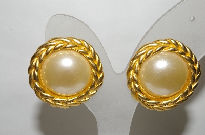 +MBA #88-093  "Gold Tone Fancy Glass Pearl Clip On Earrings"